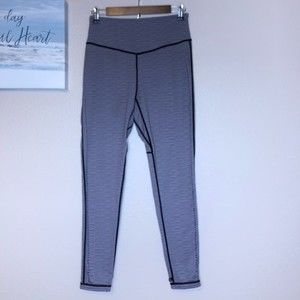 GYMSHARK Reversible Leggings Size Medium